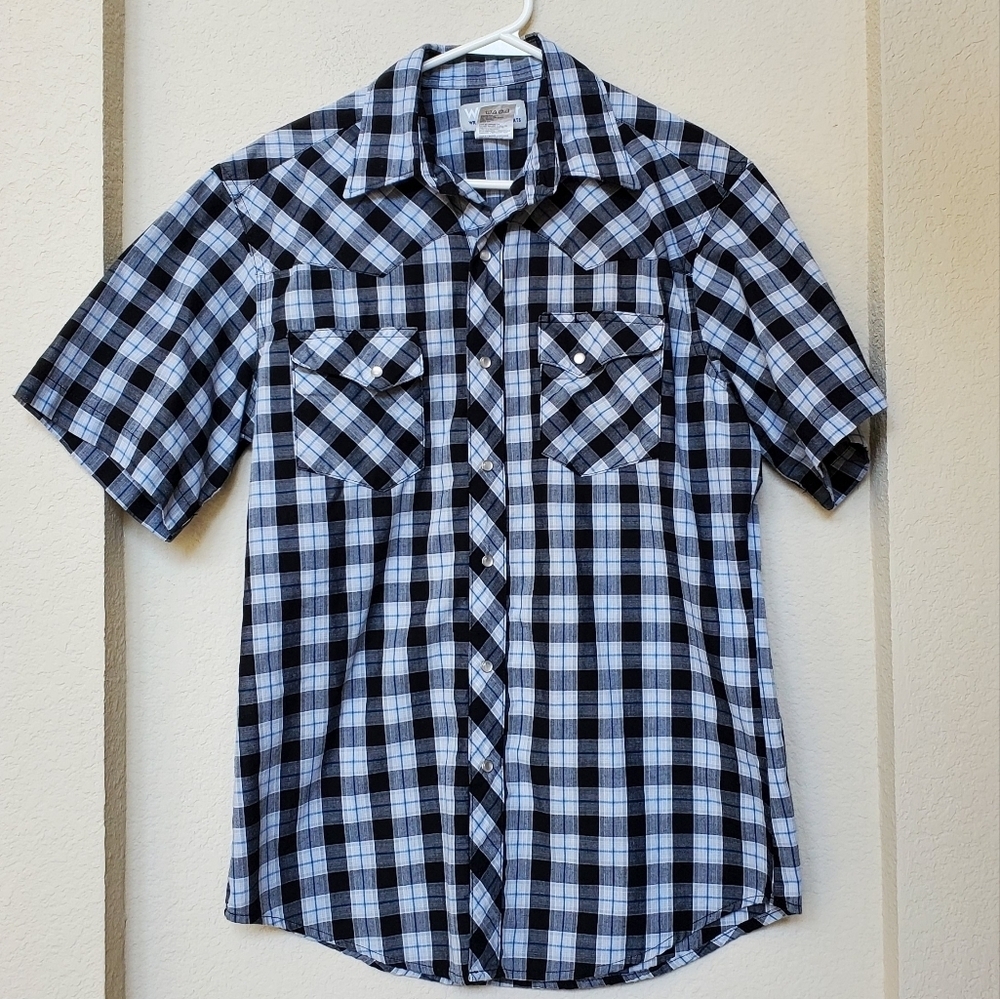 Wrangler Pearl Snap Western Shirt.   Size M